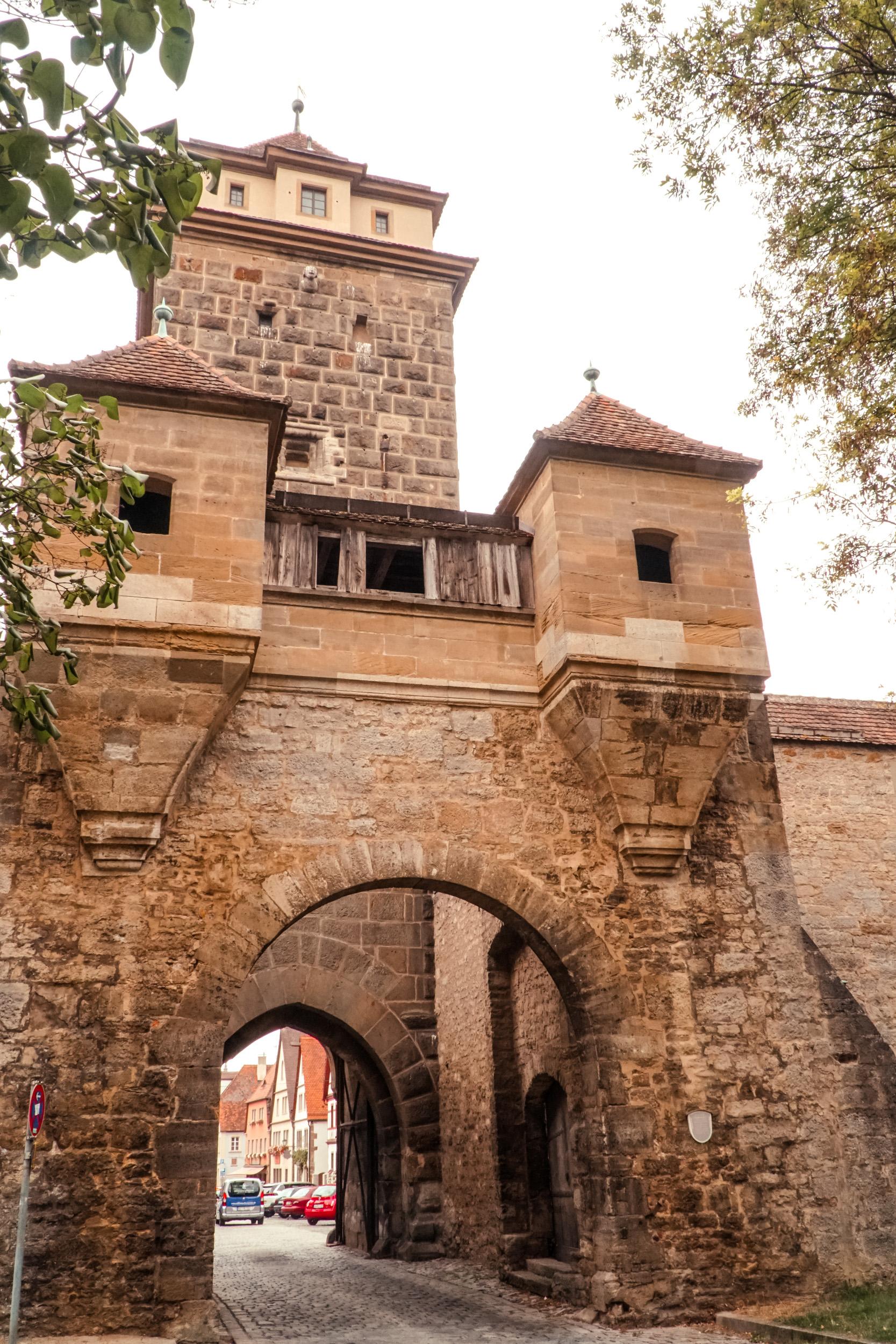 Spaziergang auf der Rothenburger Stadtmauer