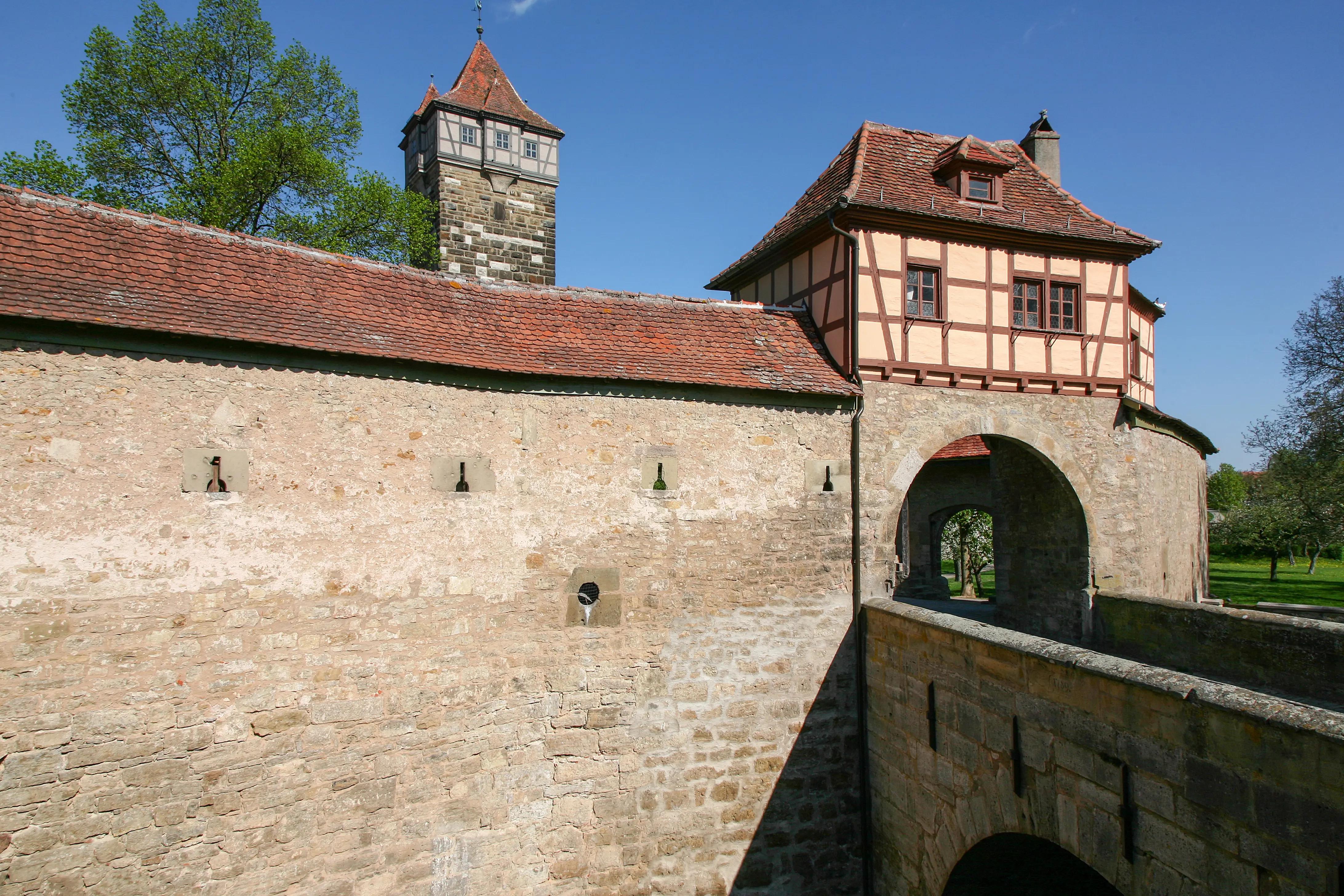 Spaziergang auf der Rothenburger Stadtmauer